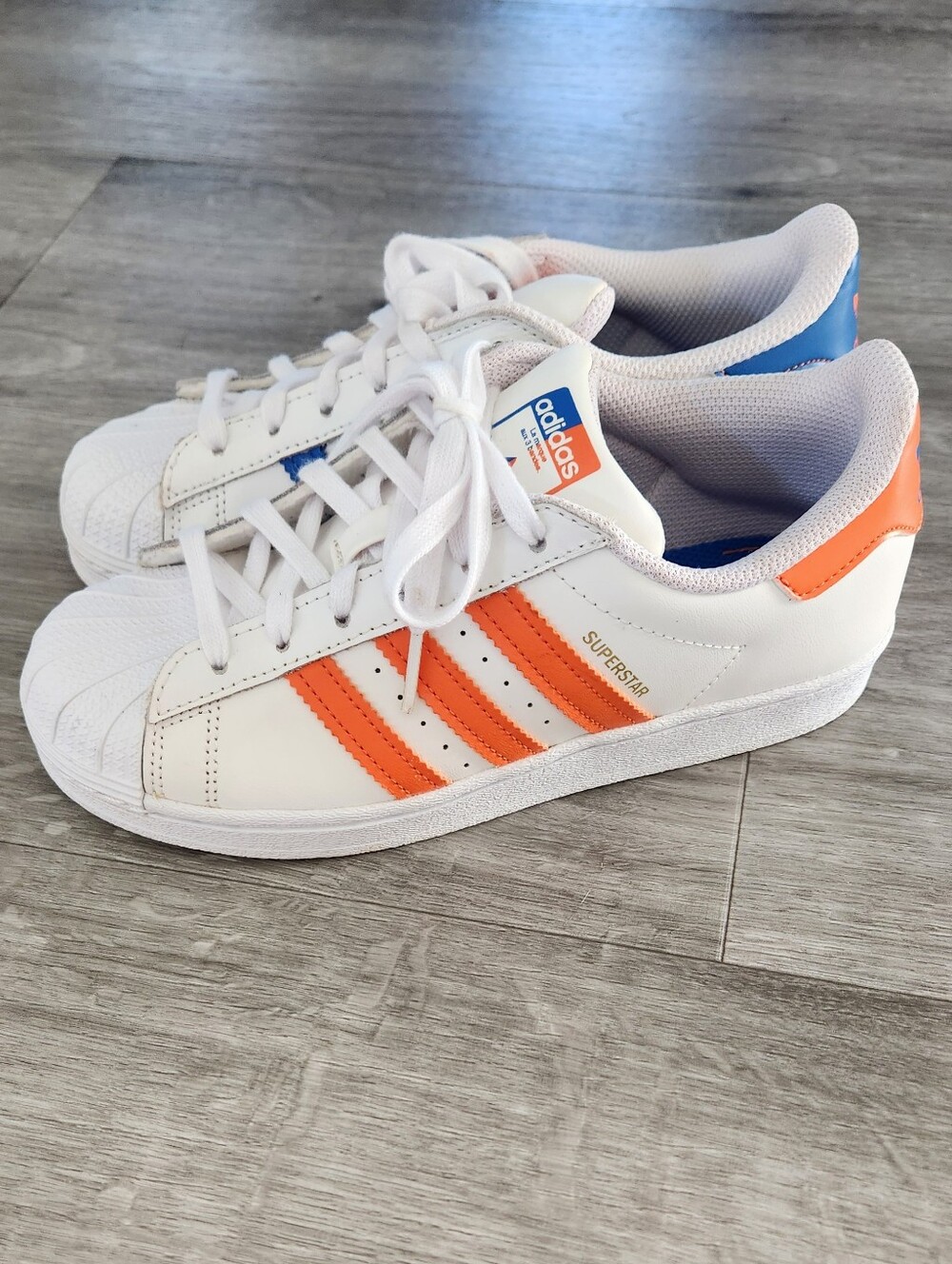 ADIDAS ORIGINAL SUPERSTAR  ORANGE/BLUE KNICKS Split